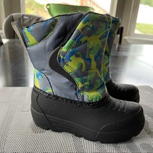 LAST CHANCE Dinosaur baby boy winter boots
